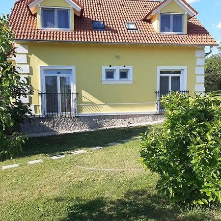 Kondics Apartmanhaz Sárvár Exterior foto