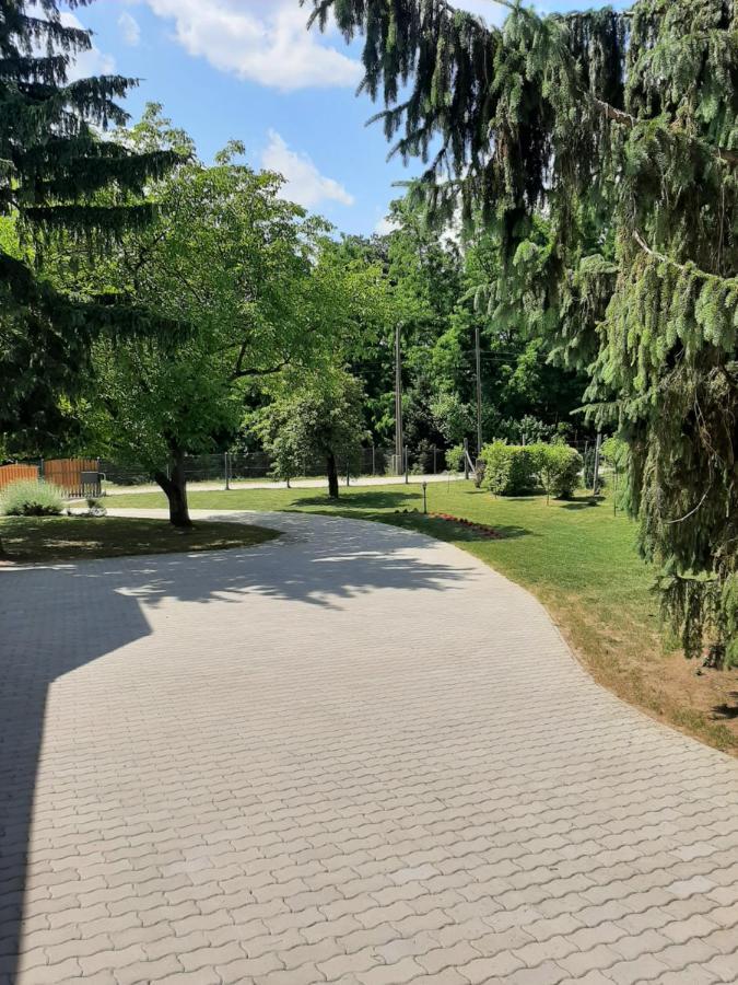 Kondics Apartmanhaz Sárvár Exterior foto