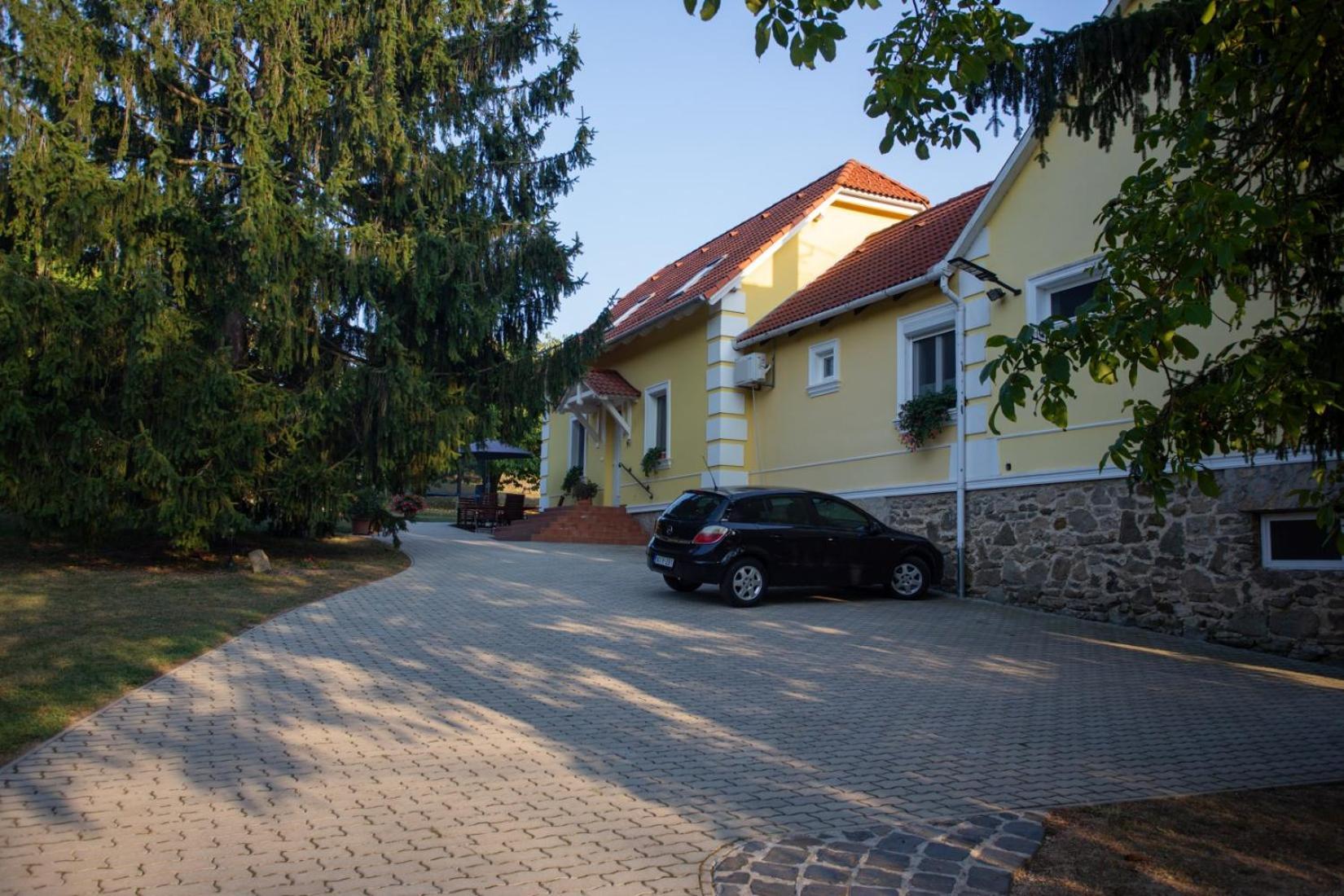 Kondics Apartmanhaz Sárvár Exterior foto