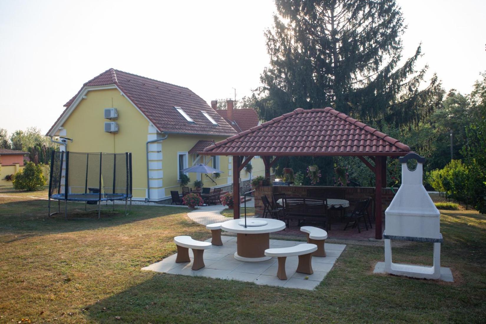 Kondics Apartmanhaz Sárvár Exterior foto